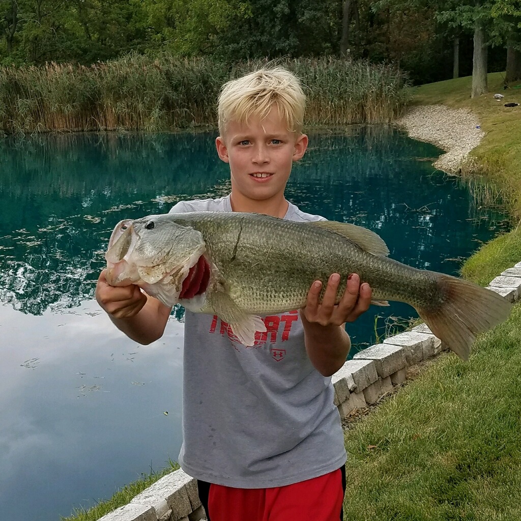 Largemouth Bass's Trophy Image'